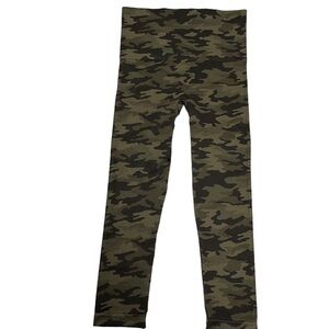 SPANX camo crop leggings sz Small